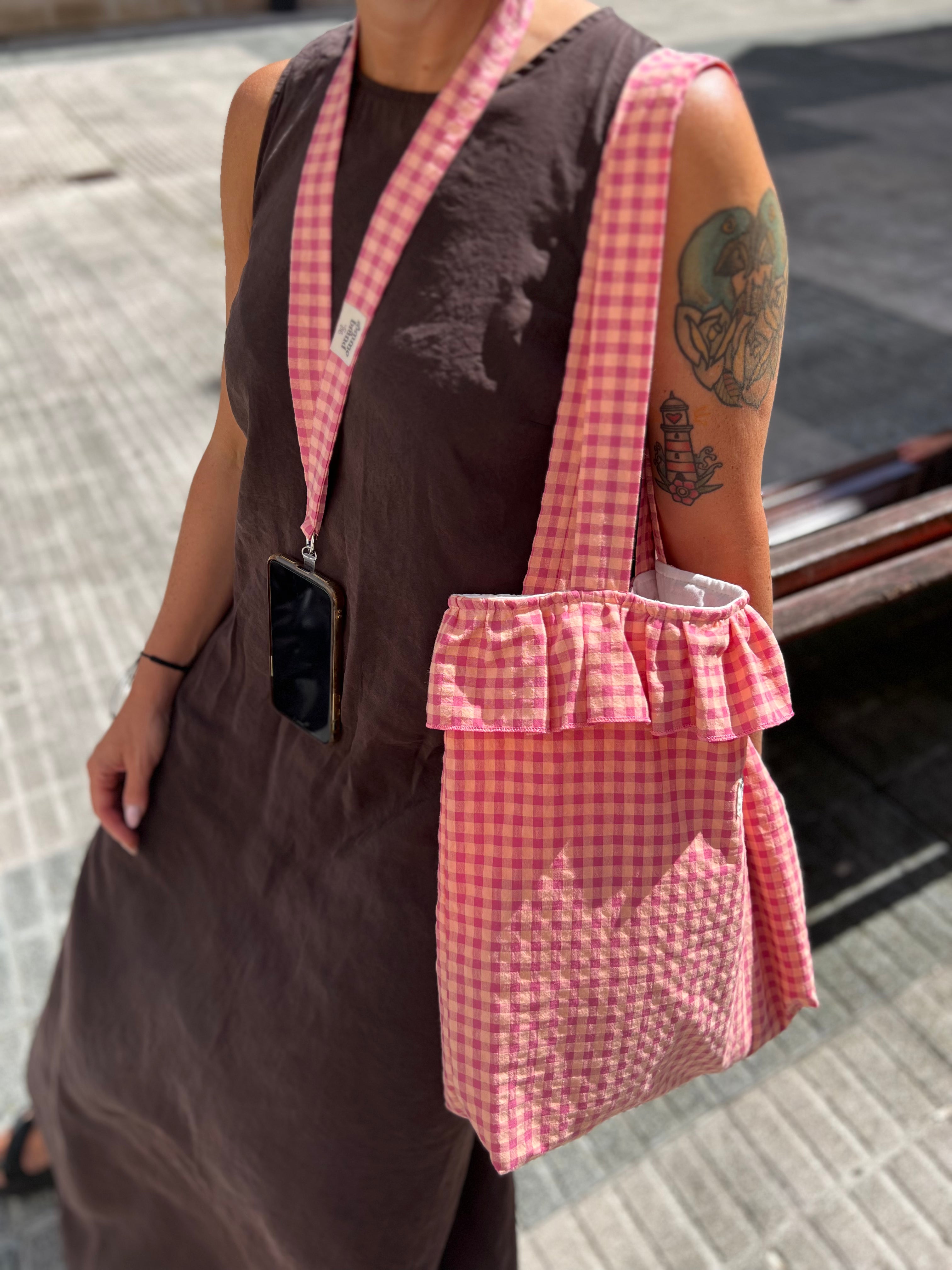 Tote básica con volante